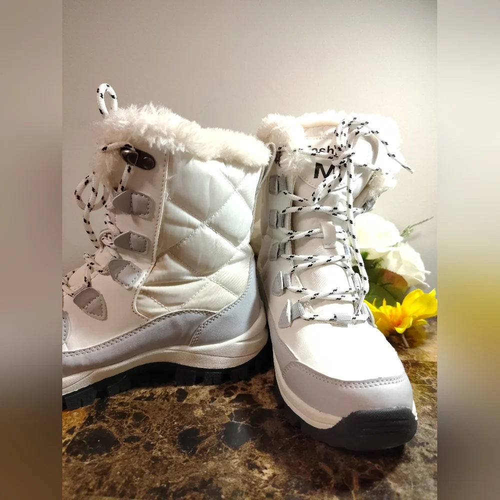 SHEIN Women's Comfortable and stylish white snow boots - Size 35